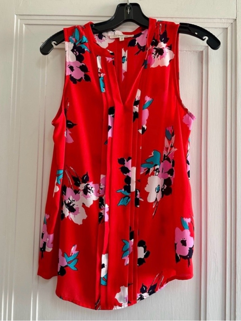 41 Hawthorn Breyson Pleat Detail Split Neck Sleeveless Blouse - Size XS